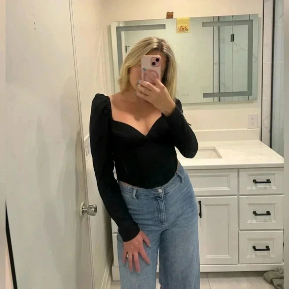 Revolve ASTR Betty Puff Sleeve Sweetheart Neck Top NWT - Picture 2 of 11